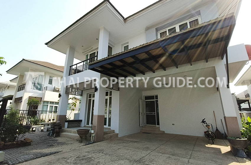 House with Shared Pool for rent in Nichada Thani